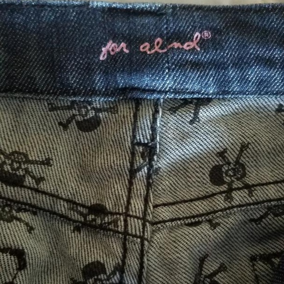 7 FOR ALL MANKIND SKULL DETAIL CROP/CAPRI JEANS 26 - Picture 7 of 8